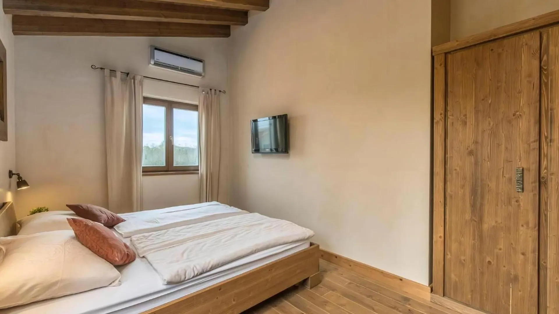 Villa Dali Jursici 0*,